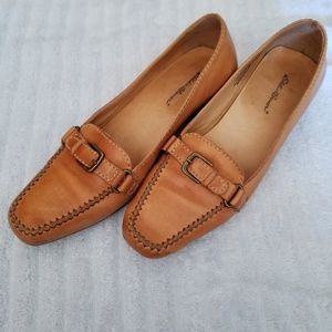 Womens Eddie Bauer-buckle top shoes